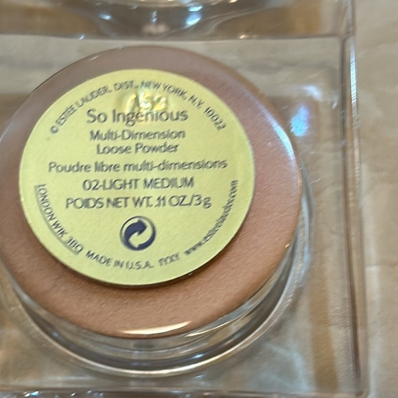 Estée Lauder bundle: Travel size loose powder, limited edition illuminater + bag - Picture 3 of 8